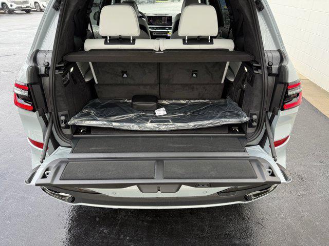 new 2026 BMW X7 car, priced at $99,085