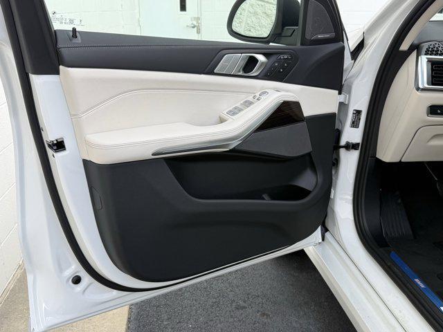 new 2026 BMW X7 car, priced at $98,715