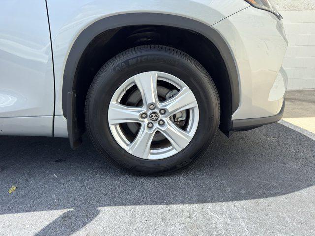 used 2024 Toyota Highlander car, priced at $39,999