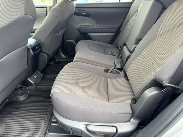 used 2024 Toyota Highlander car, priced at $39,999