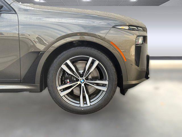 new 2026 BMW X7 car, priced at $101,925