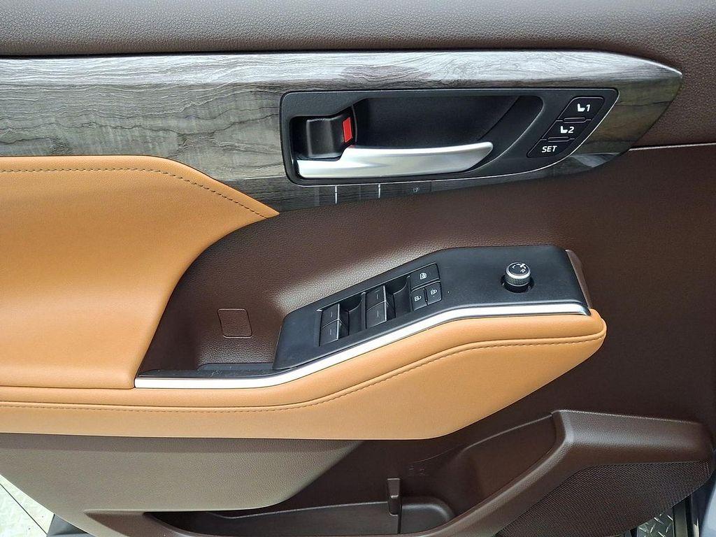 used 2020 Toyota Highlander car, priced at $33,993