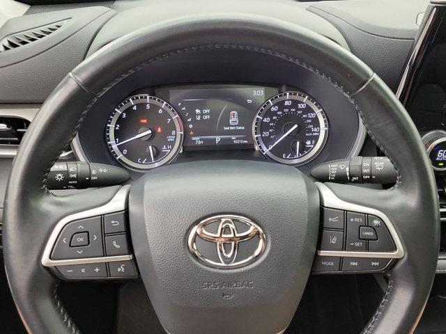 used 2022 Toyota Highlander car, priced at $36,496