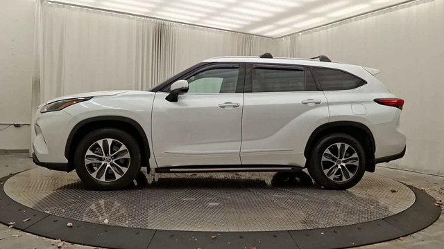 used 2022 Toyota Highlander car, priced at $37,492