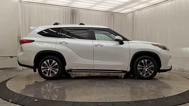 used 2022 Toyota Highlander car, priced at $37,492