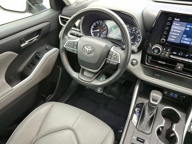 used 2022 Toyota Highlander car, priced at $34,492