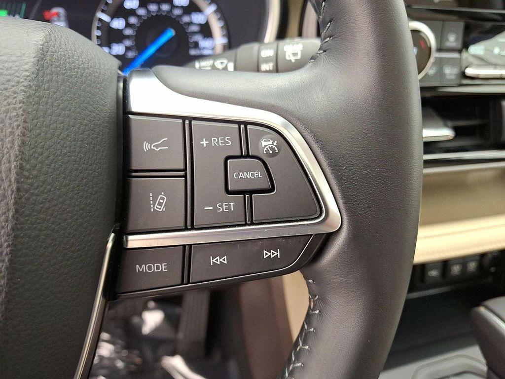used 2020 Toyota Highlander Hybrid car, priced at $33,991