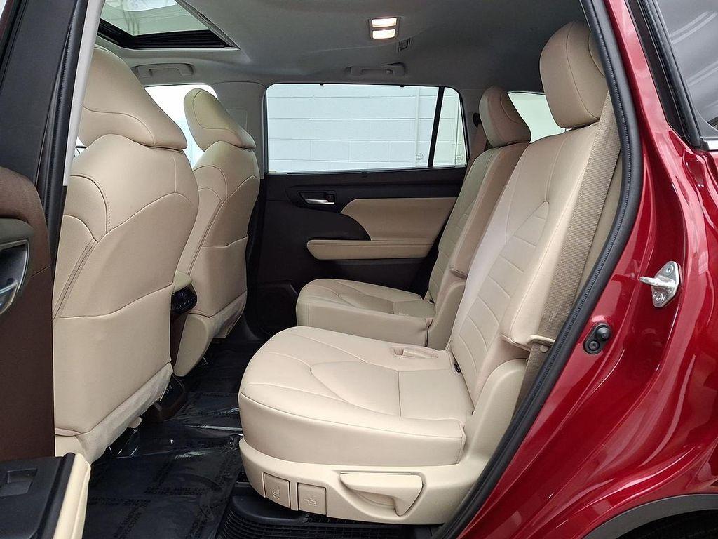 used 2020 Toyota Highlander Hybrid car, priced at $33,991