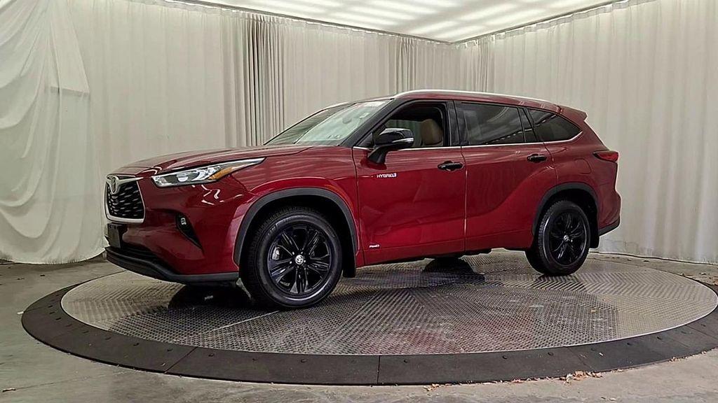 used 2020 Toyota Highlander Hybrid car, priced at $33,991