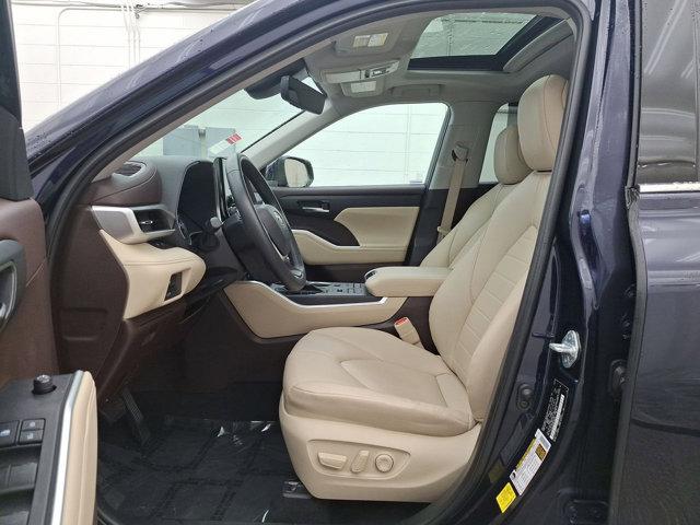 used 2022 Toyota Highlander car, priced at $37,993