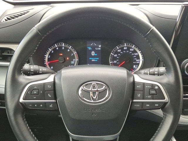 used 2022 Toyota Highlander car, priced at $32,991