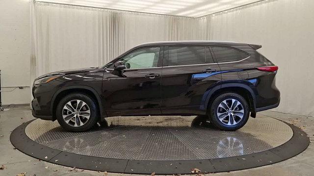 used 2022 Toyota Highlander car, priced at $36,992