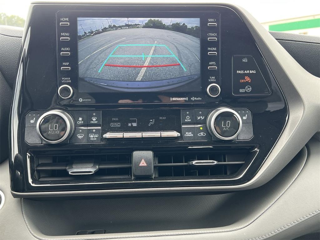 used 2021 Toyota Highlander car, priced at $31,000