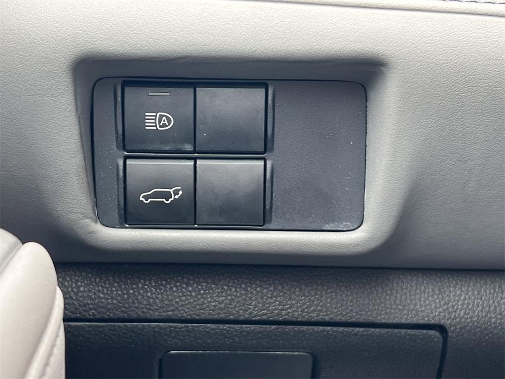 used 2021 Toyota Highlander car, priced at $31,000