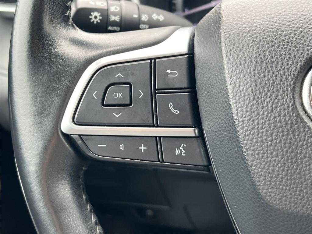 used 2021 Toyota Highlander car, priced at $31,000