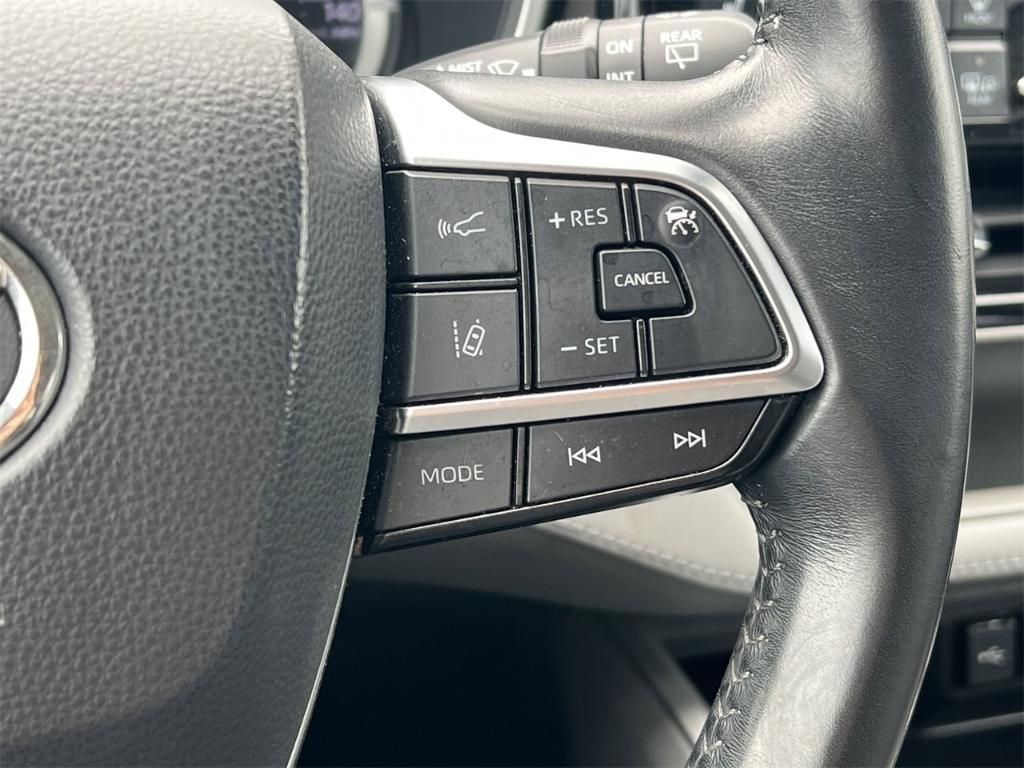used 2021 Toyota Highlander car, priced at $31,000