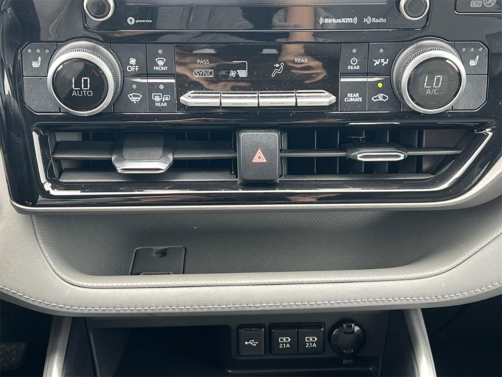 used 2021 Toyota Highlander car, priced at $31,000