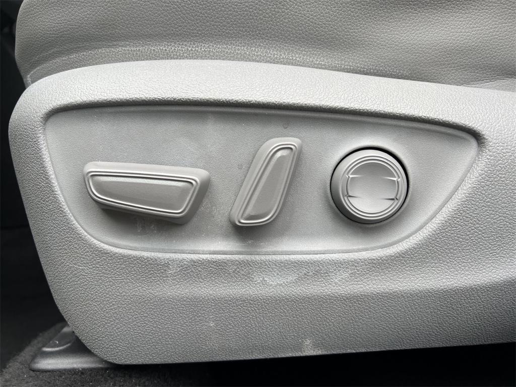 used 2021 Toyota Highlander car, priced at $31,000