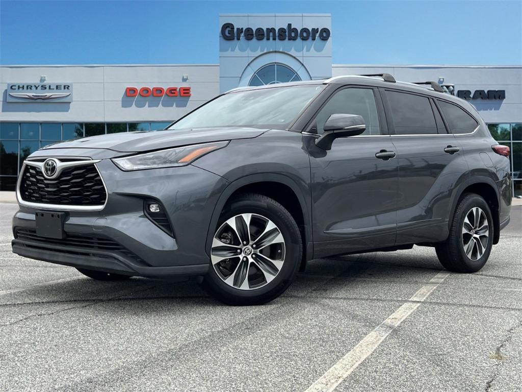used 2021 Toyota Highlander car, priced at $31,000
