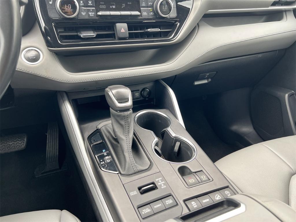 used 2021 Toyota Highlander car, priced at $31,000
