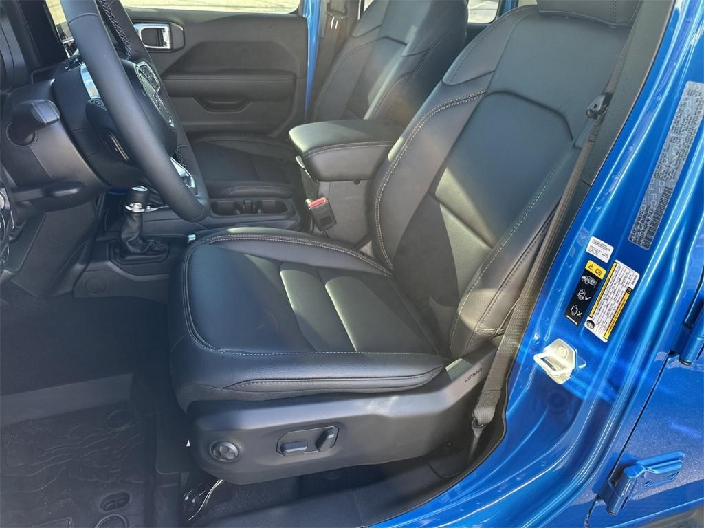 new 2025 Jeep Wrangler car