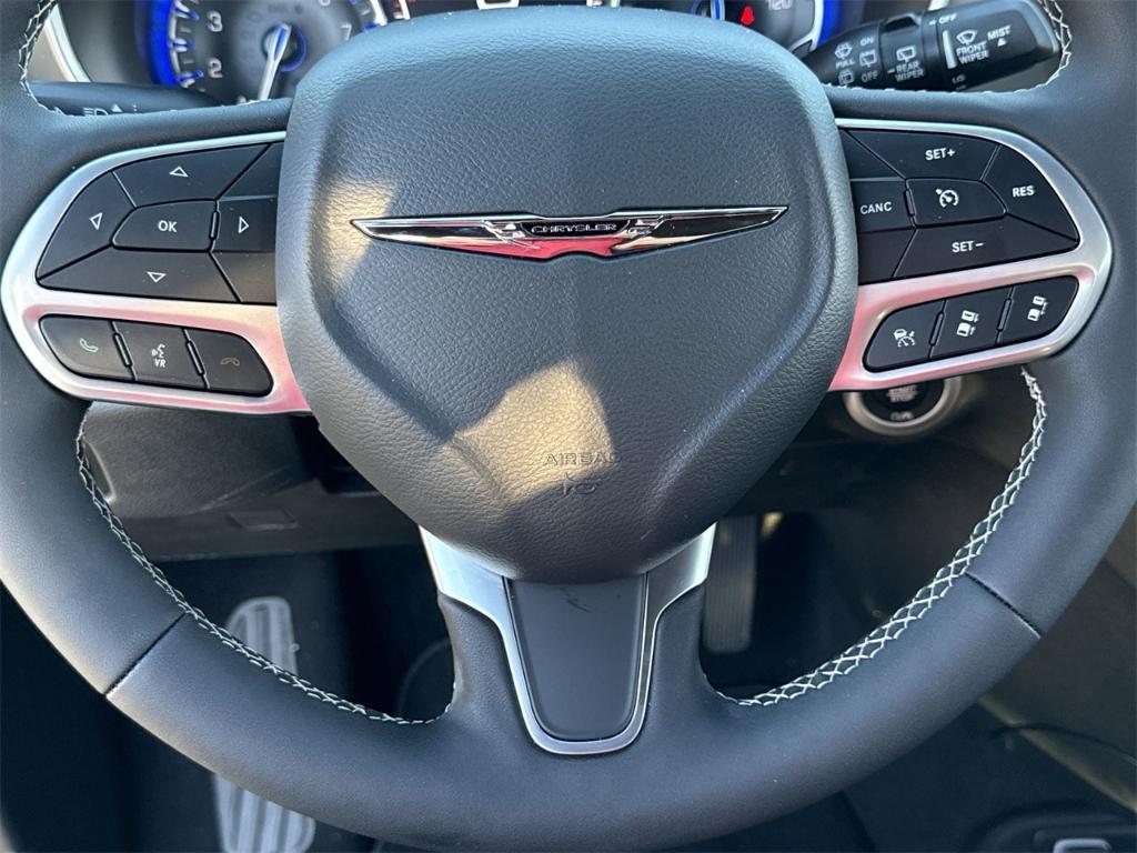 new 2025 Chrysler Pacifica car