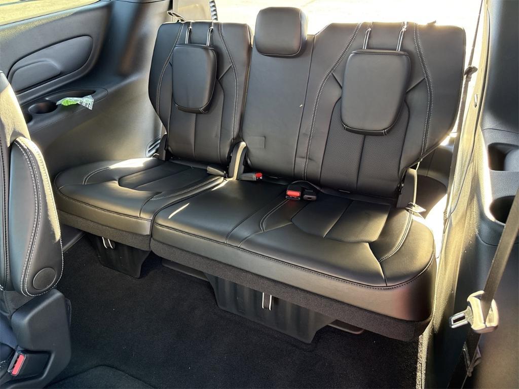 new 2025 Chrysler Pacifica car