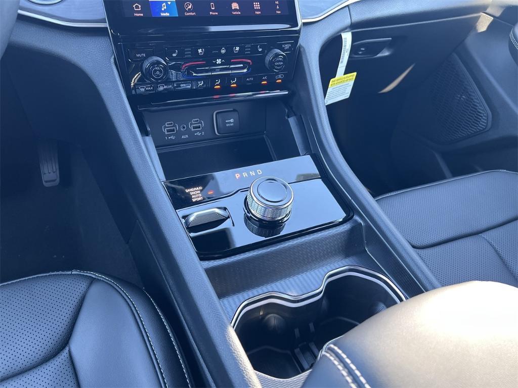 new 2025 Jeep Grand Cherokee car, priced at $55,660
