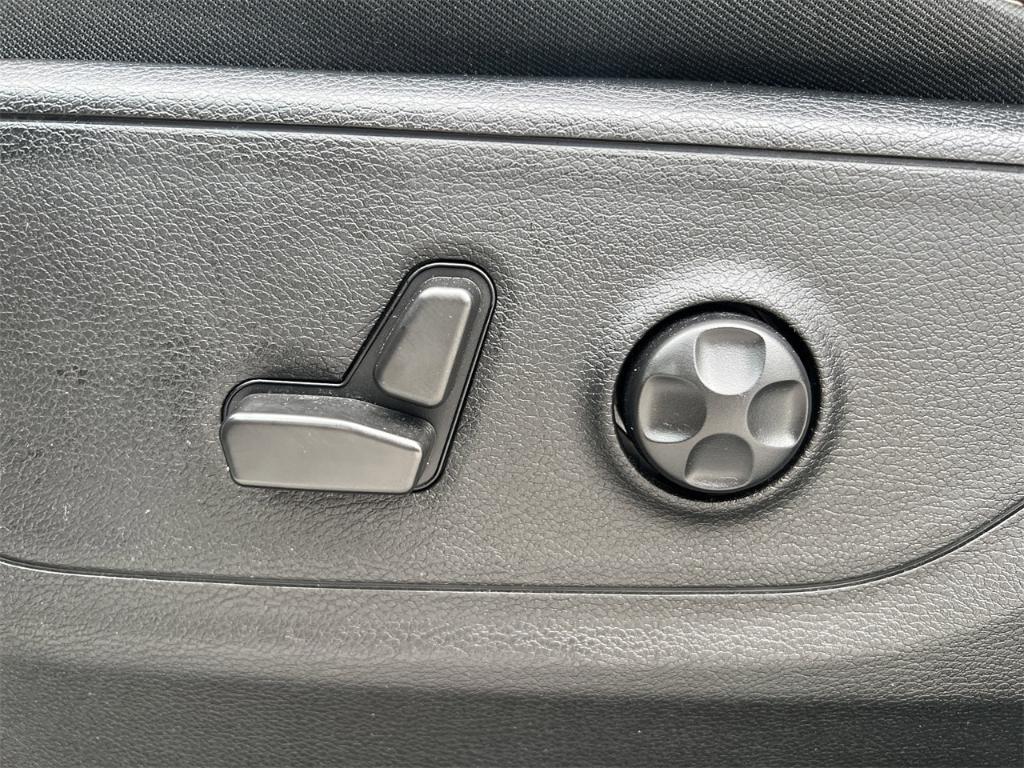 used 2021 Ram 1500 car, priced at $26,000