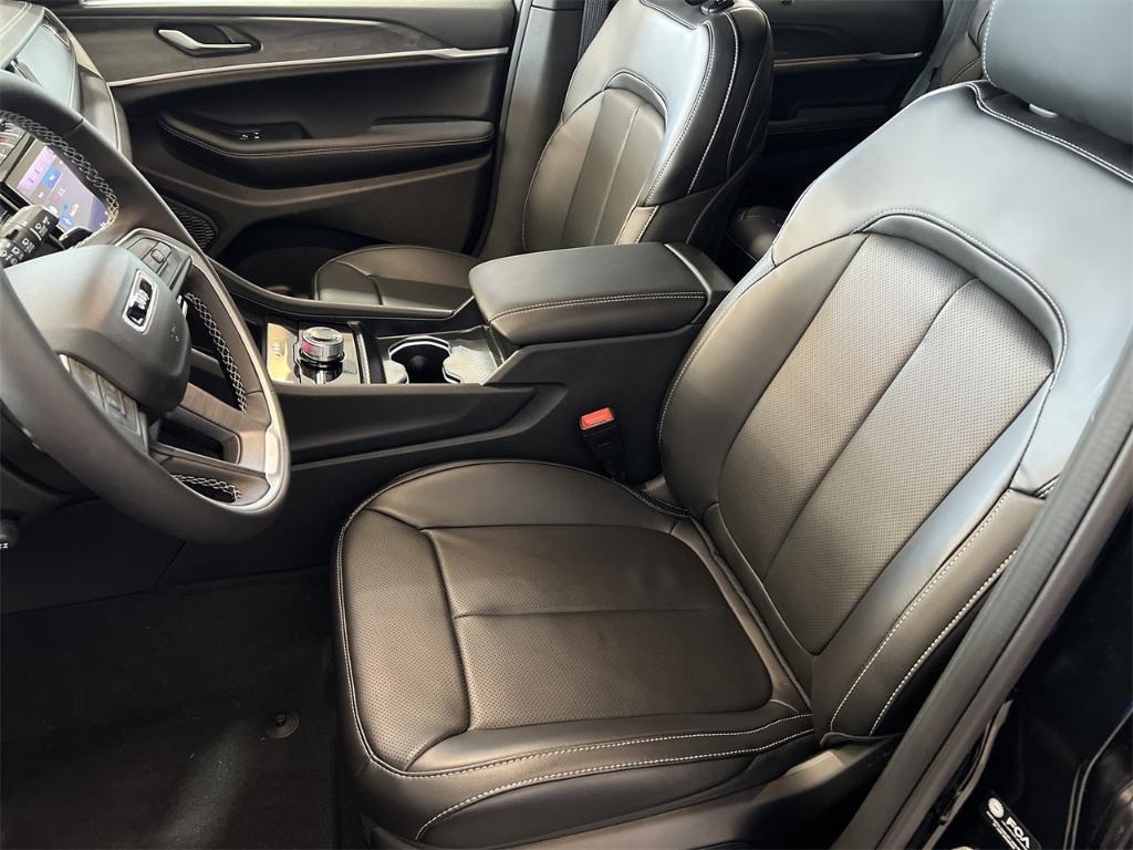 new 2025 Jeep Grand Cherokee car, priced at $55,660