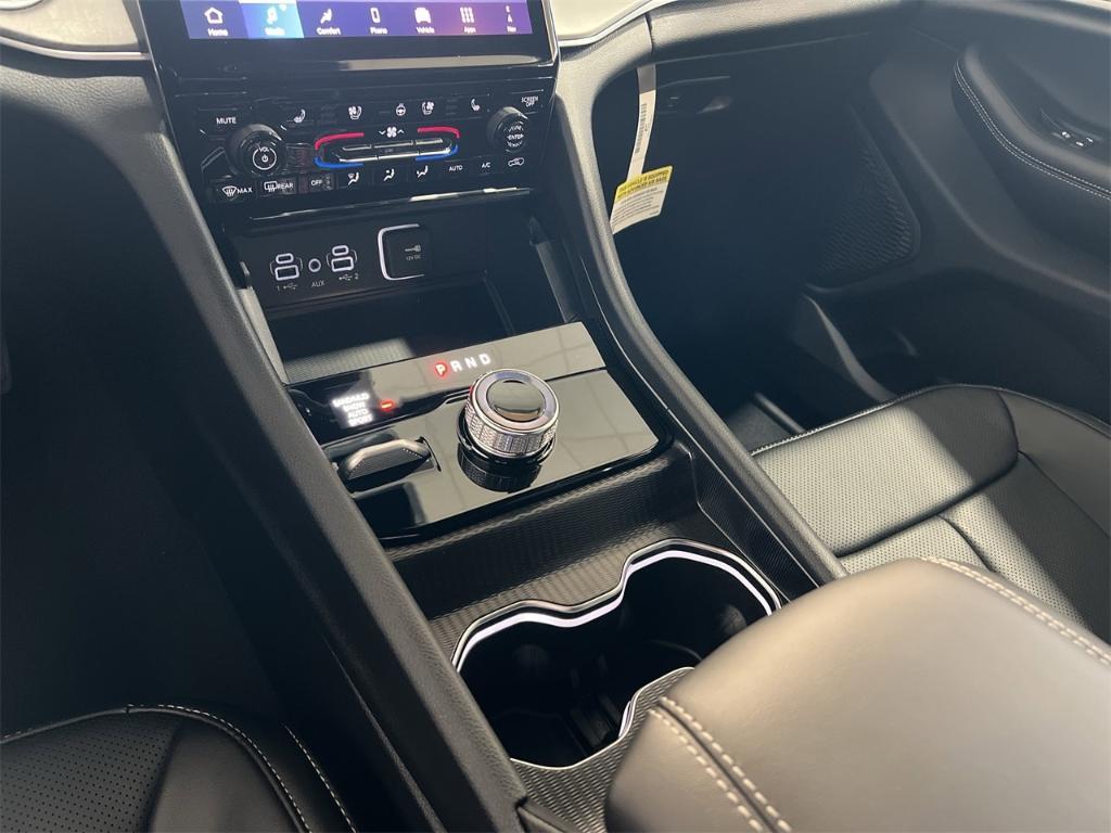 new 2025 Jeep Grand Cherokee car, priced at $55,660