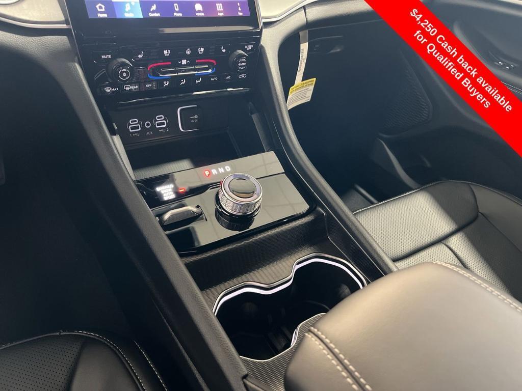 new 2025 Jeep Grand Cherokee car, priced at $49,421