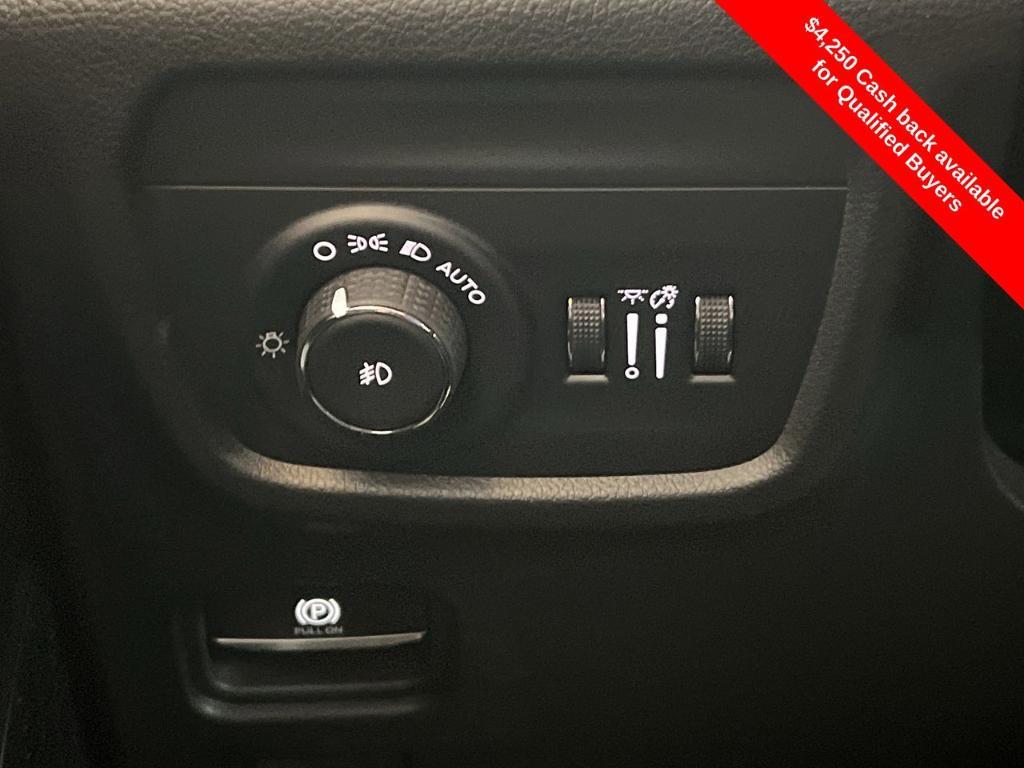 new 2025 Jeep Grand Cherokee car, priced at $49,421