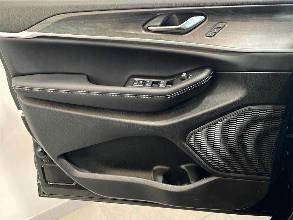 new 2025 Jeep Grand Cherokee car, priced at $55,660