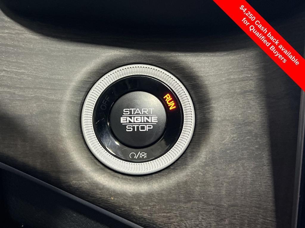 new 2025 Jeep Grand Cherokee car, priced at $49,421