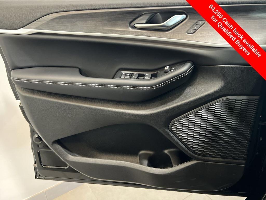 new 2025 Jeep Grand Cherokee car, priced at $49,421