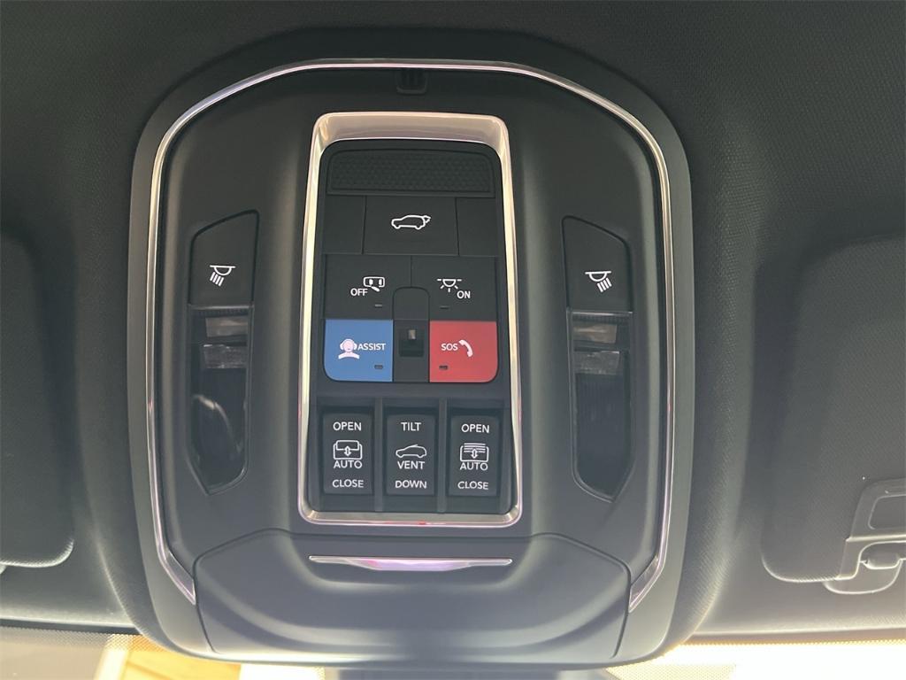 new 2025 Jeep Grand Cherokee car, priced at $55,660