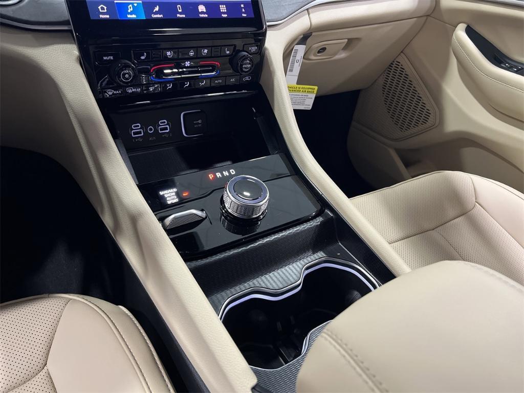 new 2025 Jeep Grand Cherokee car, priced at $55,660