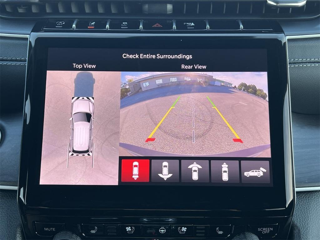 new 2025 Jeep Grand Cherokee car, priced at $55,660