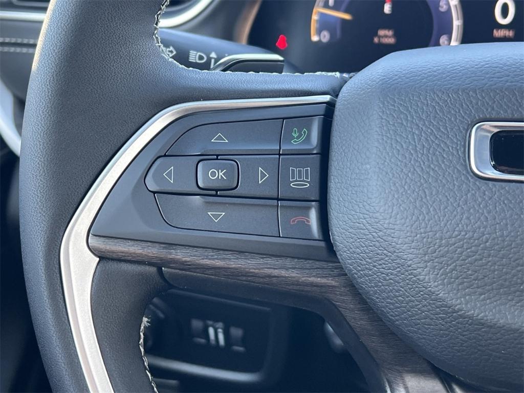 new 2025 Jeep Grand Cherokee car, priced at $55,660