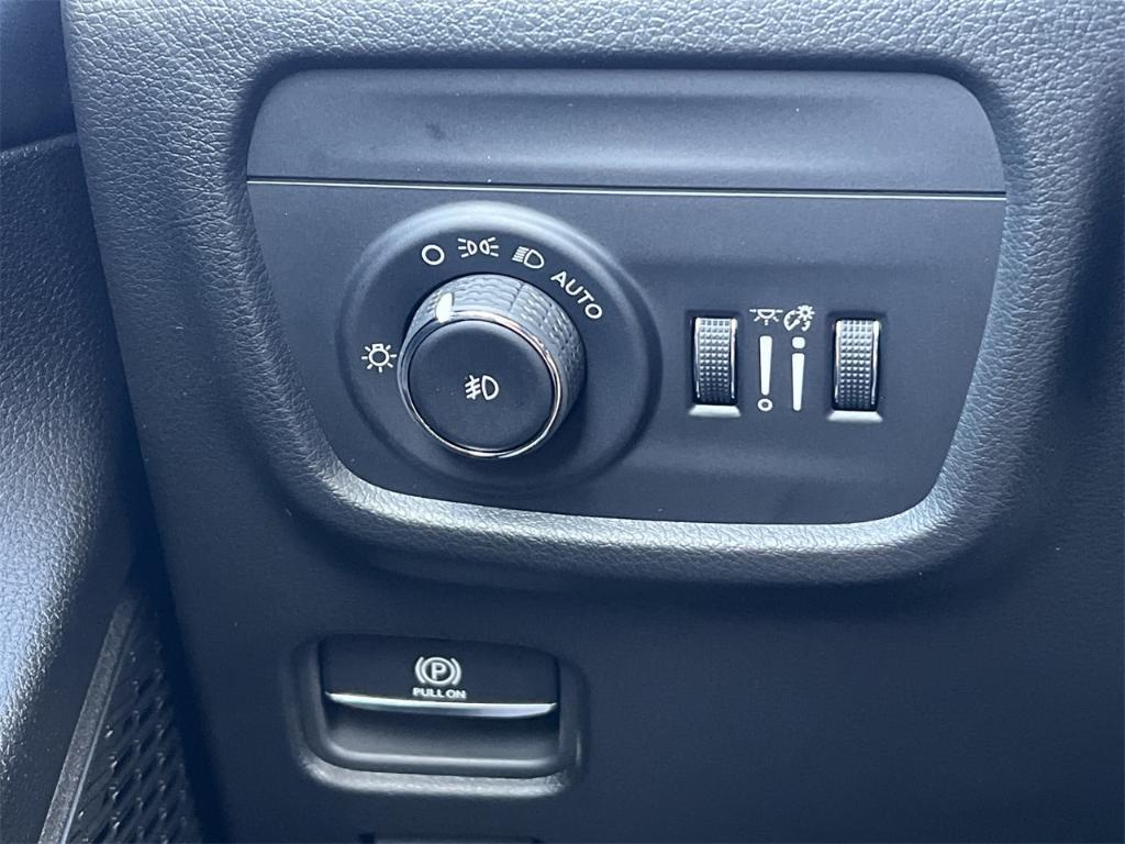 new 2025 Jeep Grand Cherokee car, priced at $55,660