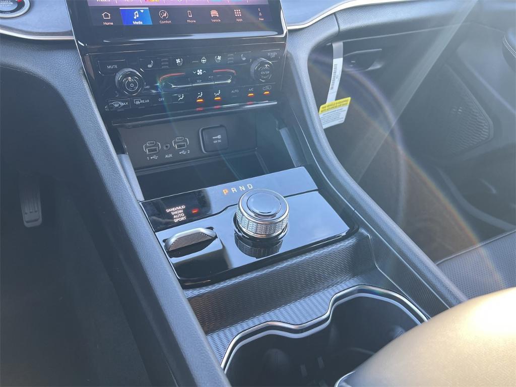 new 2025 Jeep Grand Cherokee car, priced at $55,660