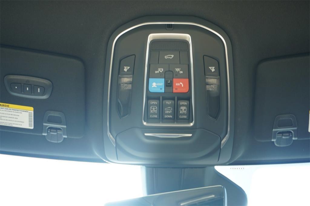 new 2025 Jeep Grand Cherokee car, priced at $55,660