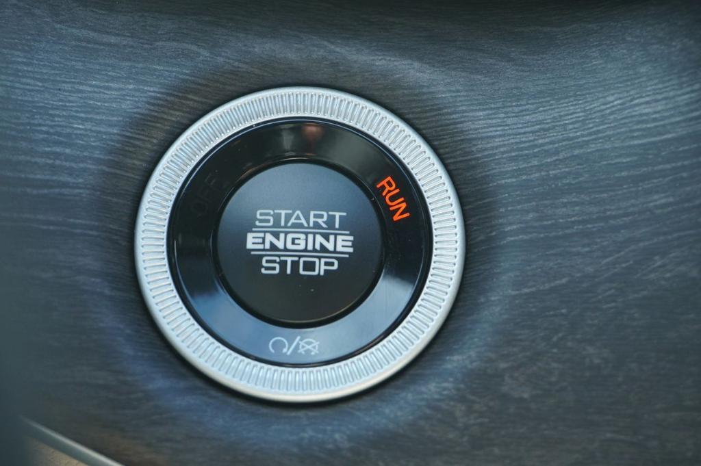 new 2025 Jeep Grand Cherokee car, priced at $45,102