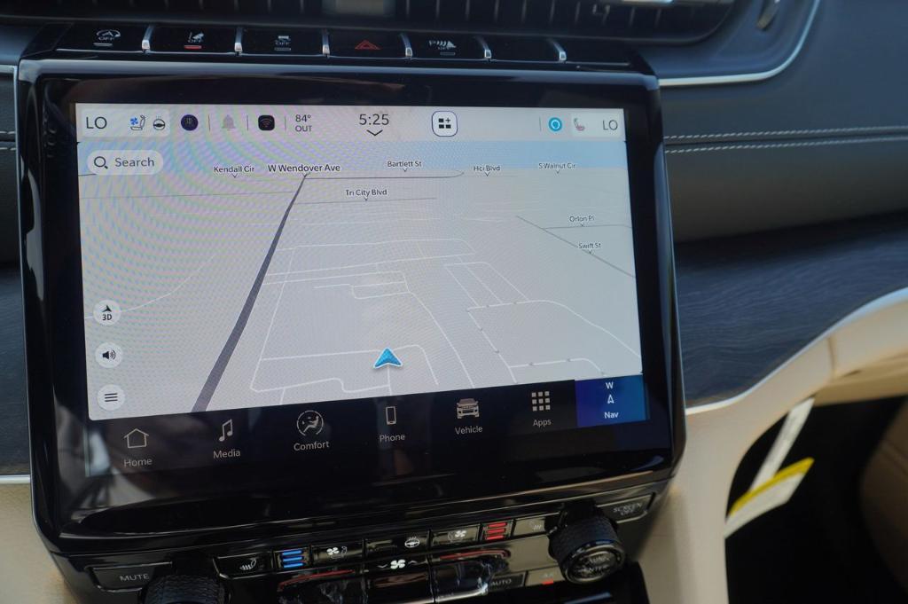 new 2025 Jeep Grand Cherokee car, priced at $45,102