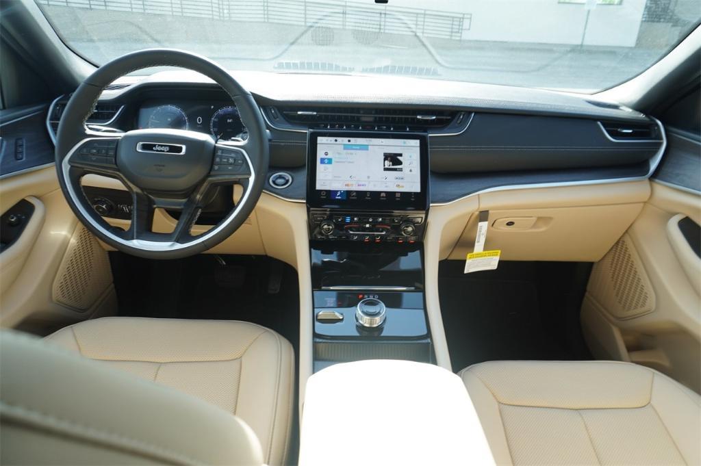 new 2025 Jeep Grand Cherokee car, priced at $55,660