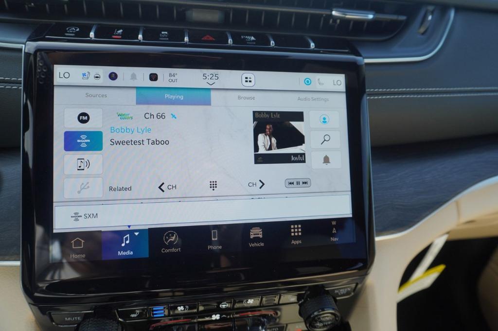 new 2025 Jeep Grand Cherokee car, priced at $45,102