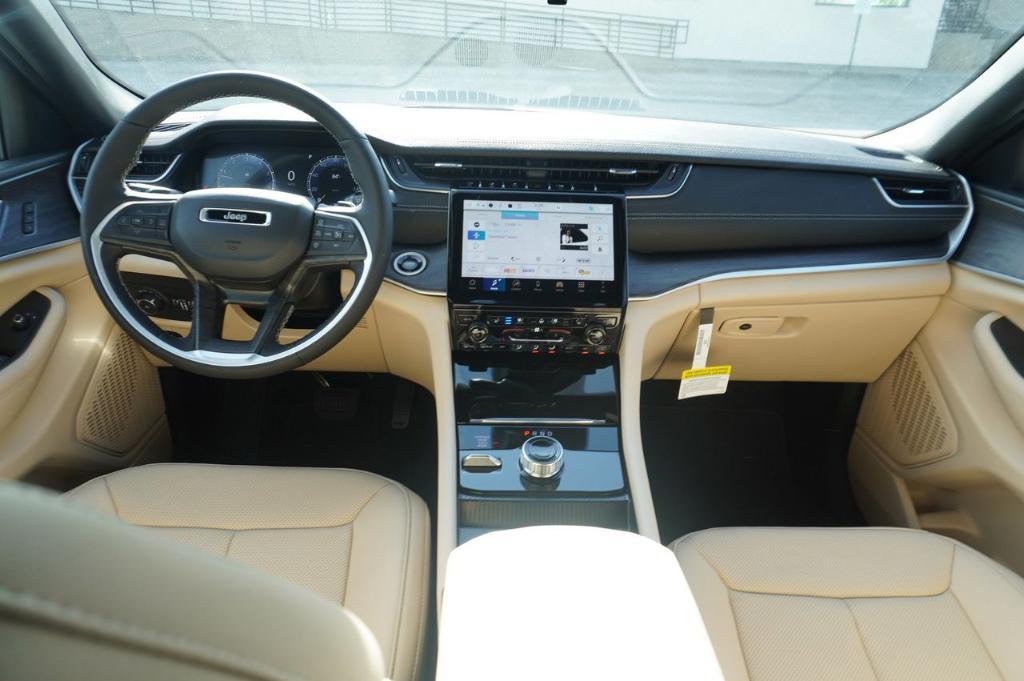 new 2025 Jeep Grand Cherokee car, priced at $45,102