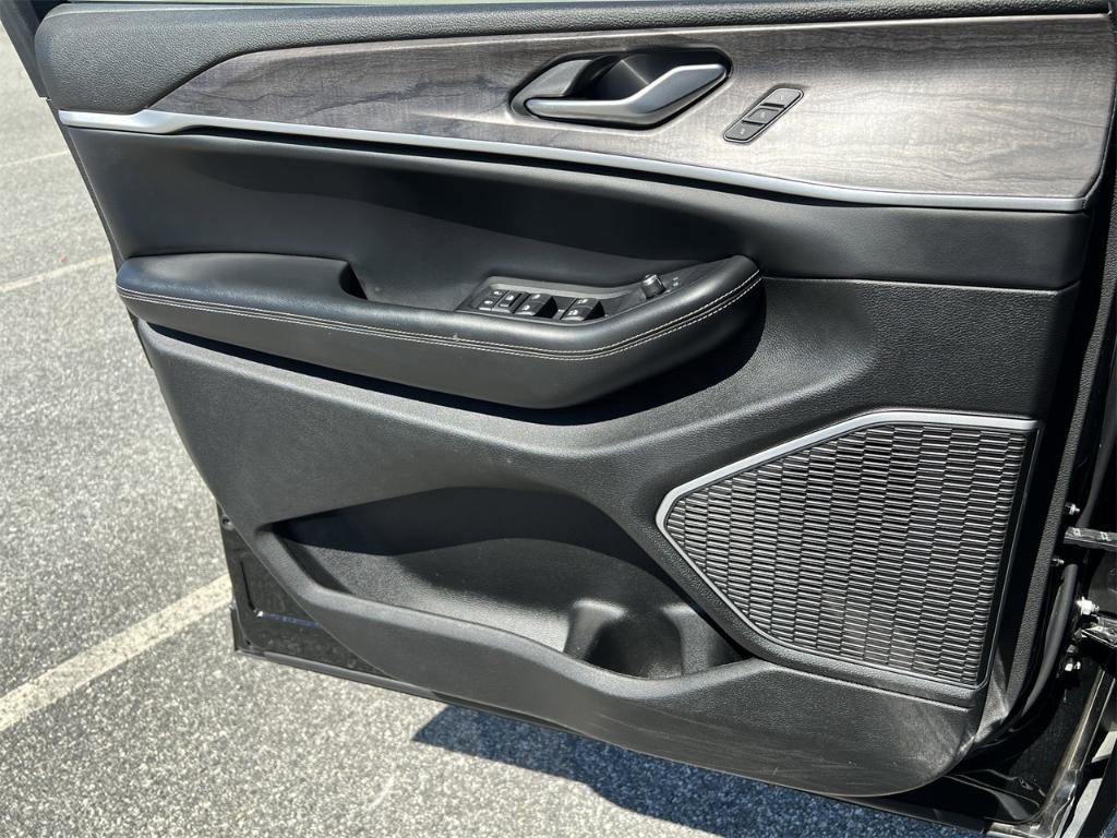 used 2022 Jeep Grand Cherokee L car, priced at $25,000