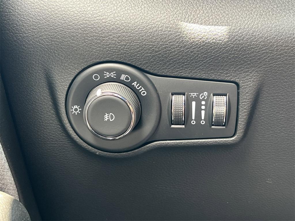 new 2025 Jeep Compass car, priced at $30,760